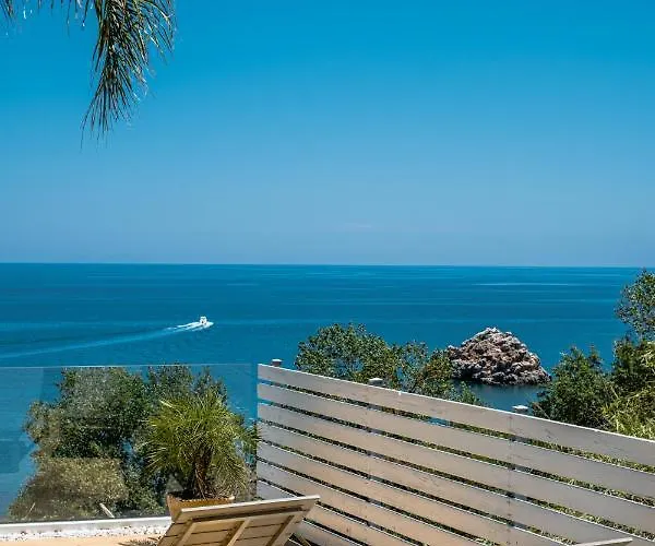 A Tonnara تْشيفالو