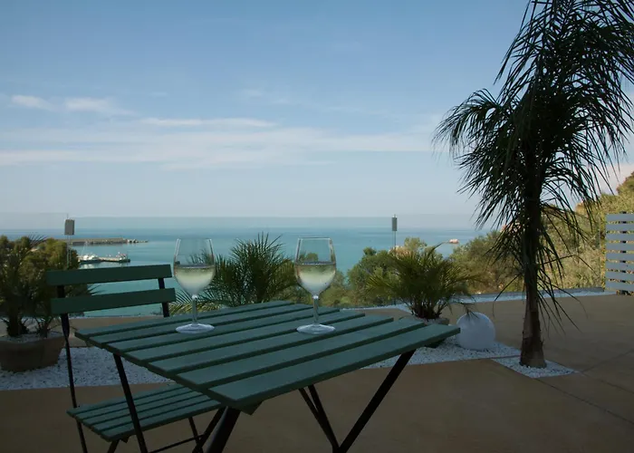 بيت ضيافة A Tonnara