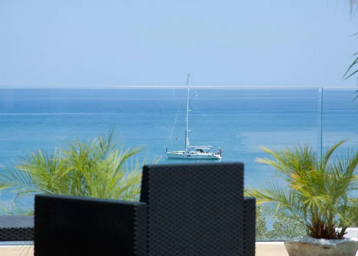 A Tonnara بيت ضيافة تْشيفالو