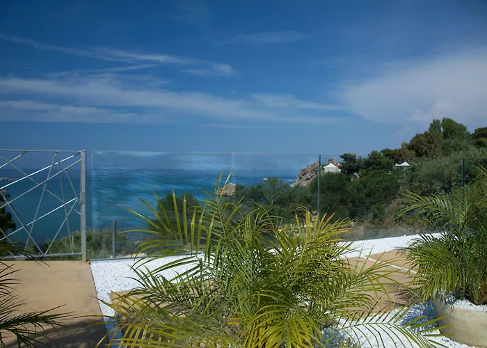 A Tonnara تْشيفالو