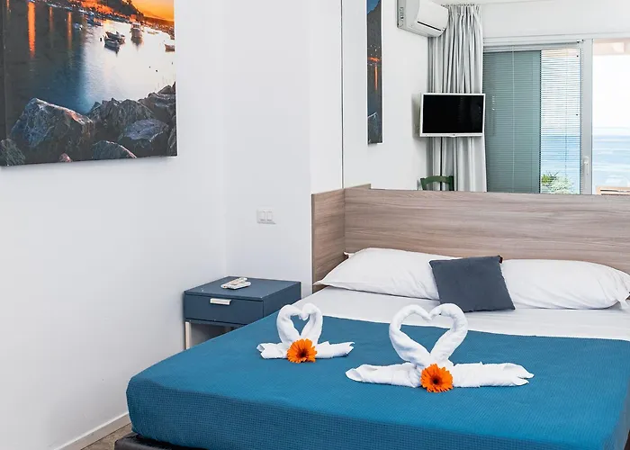 A Tonnara بيت ضيافة تْشيفالو