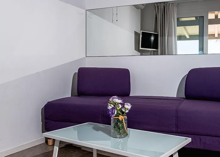 A Tonnara تْشيفالو