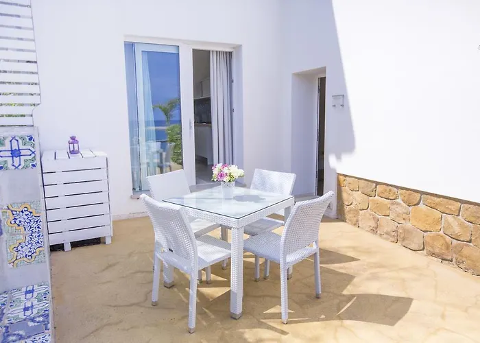 A Tonnara بيت ضيافة 4*